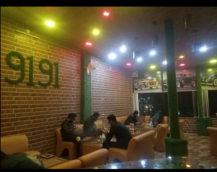 9191 brand wall with leather seating